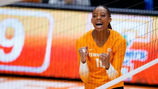 KNOXVILLE, TN - November 10, 2023 - Outside hitter Jenaisya Moore #18 of the Tennessee Lady Volunteers during the game between the Georgia Bulldogs and the Tennessee Lady Volunteers at Food City Center in Knoxville, TN. Photo By Ian Cox/Tennessee Athletics