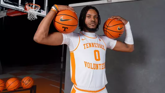 KNOXVILLE, TN - October 04, 2023 - Forward Jonas Aidoo #0 of the Tennessee Volunteers during 2023 Photo Day at the Food City Center in Knoxville, TN. Photo By Andrew Ferguson/Tennessee Athletics