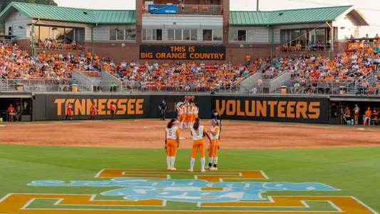 KNOXVILLE, TN - May 20, 2022 - The Tennessee Lady Volunteers during the 2022 NCAA Softball tournament regional game between the Campbell Fighting Camels and the Tennessee Lady Volunteers at Sherri Parker Lee Stadium in Knoxville, TN. Photo By Andrew Ferguson/Tennessee Athletics
