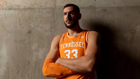 KNOXVILLE, TN - October 12, 2022 - Forward Uros Plavsic #33 of the Tennessee Volunteers portrait taken during 2022 Photo Day at Thompson-Boling Arena in Knoxville, TN. Photo By Andrew Ferguson/Tennessee Athletics