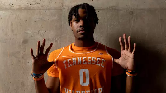 KNOXVILLE, TN - October 12, 2022 - Forward Jonas Aidoo #0 of the Tennessee Volunteers portrait taken during 2022 Photo Day at Thompson-Boling Arena in Knoxville, TN. Photo By Andrew Ferguson/Tennessee Athletics