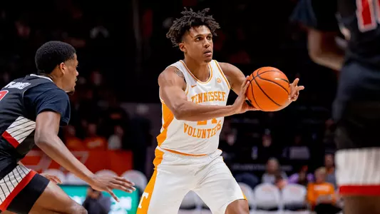 KNOXVILLE, TN - December 21, 2022 - Guard Alec Kegler #24 of the Tennessee Volunteers during the game between the Austin Peay Governors and the Tennessee Volunteers at Thompson?Boling Arena in Knoxville, TN. Photo By Andrew Ferguson/Tennessee Athletics