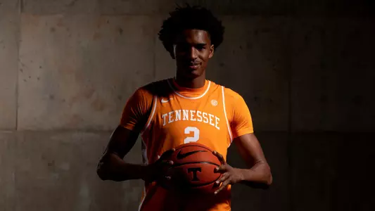 KNOXVILLE, TN - October 12, 2022 - Forward Julian Phillips #2 of the Tennessee Volunteers portrait taken during 2022 Photo Day at Thompson-Boling Arena in Knoxville, TN. Photo By Andrew Ferguson/Tennessee Athletics