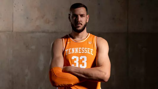 KNOXVILLE, TN - October 12, 2022 - Forward Uros Plavsic #33 of the Tennessee Volunteers portrait taken during 2022 Photo Day at Thompson-Boling Arena in Knoxville, TN. Photo By Andrew Ferguson/Tennessee Athletics