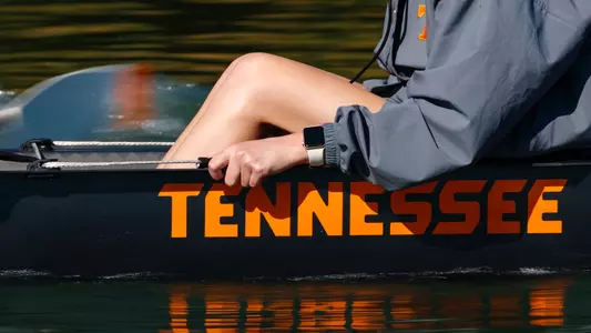 KNOXVILLE, TN - October 06, 2022 - Tennessee boat during practice on the Tennessee River in Knoxville, TN. Photo By Kate Luffman/Tennessee Athletics