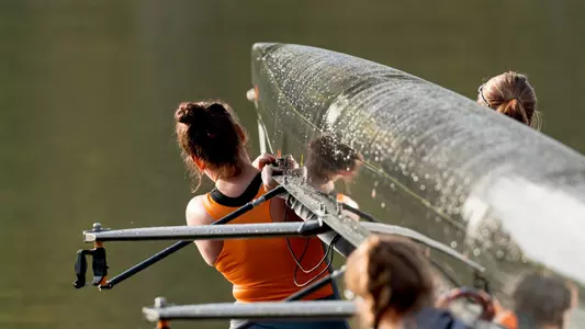 OAK RIDGE, TN - April 01, 2023 - The Tennessee Lady Volunteers during a tri-meet between the Tennessee Lady Volunteers, Alabama Crimson Tide, and Oklahoma Sooners at Melton Hill Lake in Knoxville, TN. Photo By Andrew Ferguson/Tennessee Athletics