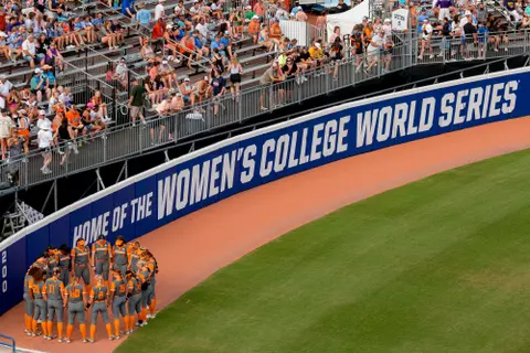 OKLAHOMA CITY, OK - June 04, 2023 - The Tennessee Lady Volunteers before the 2023 NCAA Women?s College World Series game between the Oklahoma St. Cowboys and the Tennessee Lady Volunteers at the USA Softball Hall of Fame Stadium in Oklahoma City, OK. Photo By Andrew Ferguson/Tennessee Athletics