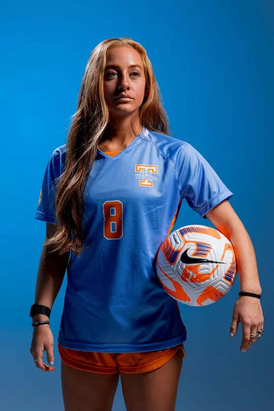 KNOXVILLE, TN - August 01, 2022 - Midfielder Tara Katz #8 of the Tennessee Lady Volunteers portrait taken during 2022 Soccer Photo Day in Knoxville, TN. Photo By Andrew Ferguson/Tennessee Athletics