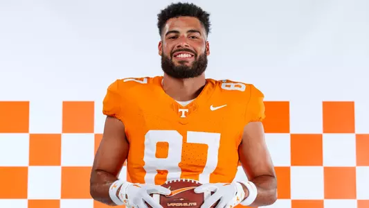 KNOXVILLE, TN - July 18, 2023 - Tight end Jacob Warren #87 of the Tennessee Volunteers during 2023 Football Photo Day in Knoxville, TN. Photo By Kate Luffman/Tennessee Athletics
