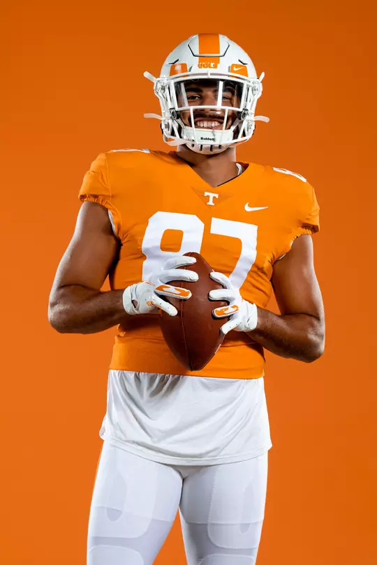 KNOXVILLE, TN - July 22, 2021 - Tight end Jacob Warren #87 of the Tennessee Volunteers portrait taken during 2021 Football Photo Day in Knoxville, TN. Photo By Andrew Ferguson/Tennessee Athletics