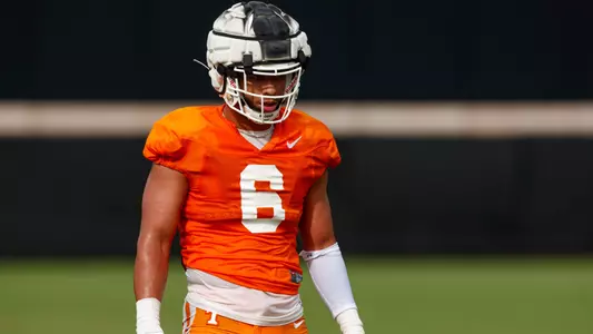 KNOXVILLE, TN - August 04, 2023 - Linebacker Aaron Beasley #6 of the Tennessee Volunteers during 2023 Fall Camp practice on Haslam Field in Knoxville, TN. Photo By Kate Luffman/Tennessee Athletics