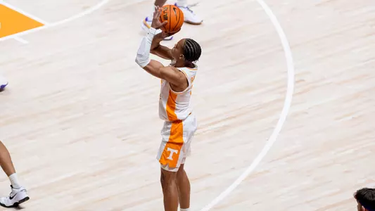 KNOXVILLE, TN - February 07, 2024 - Guard Jordan Gainey #2 of the Tennessee Volunteers during the game between the LSU Tigers and the Tennessee Volunteers at Food City Center in Knoxville, TN. Photo By Andrew Ferguson/Tennessee Athletics