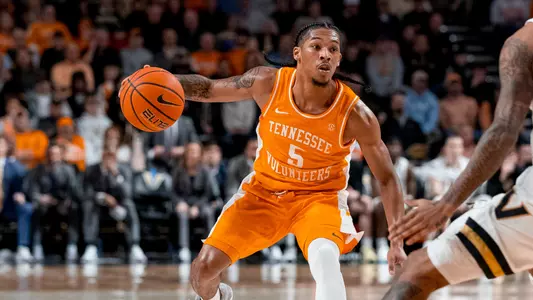 NASHVILLE, TN - January 27, 2024 - Guard Zakai Zeigler #5 of the Tennessee Volunteers during the game between the Vanderbilt Commodores and the Tennessee Volunteers at Memorial Gymnasium in Nashville, TN. Photo By Andrew Ferguson/Tennessee Athletics