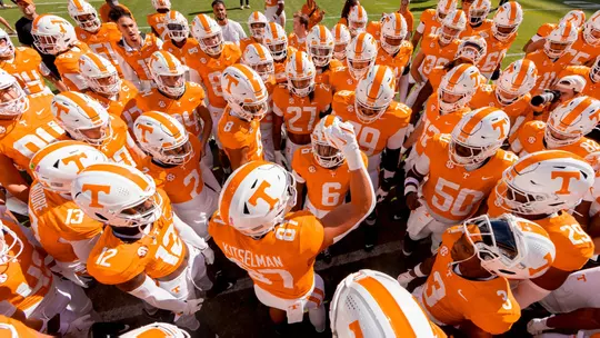 Miles Kitselman Team Huddle vs. Alabama (2024)