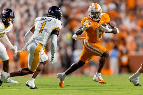 KNOXVILLE, TN - September 14, 2024 - Running back Dylan Sampson #6 of the Tennessee Volunteers during the game between the Kent State Golden Flashes and the Tennessee Volunteers at Neyland Stadium in Knoxville, TN. Photo By Andrew Ferguson/Tennessee Athletics