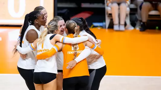 KNOXVILLE, TN - September 25, 2024 - The Tennessee Lady Volunteers during the game between the Alabama Crimson Tide and the Tennessee Lady Volunteers at Food City Center in Knoxville, TN. Photo By Emma Ramsey/Tennessee Athletics
