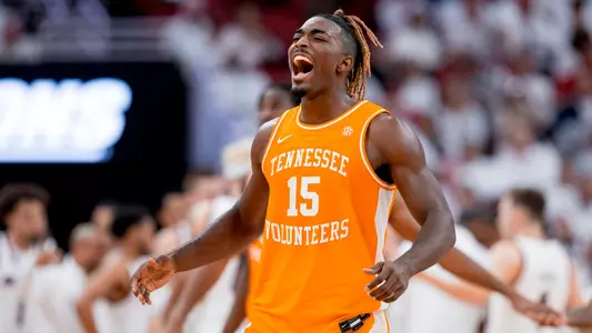 LOUISVILLE, KY - November 09, 2024 - Guard Jahmai Mashack #15 of the Tennessee Volunteers during the game between the Louisville Cardinals and the Tennessee Volunteers at KFC Yum! Center in Louisville, KY. Photo By Andrew Ferguson/Tennessee Athletics
