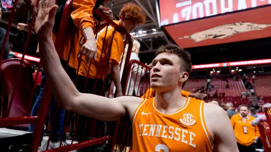FAYETTEVILLE, AR - February 14, 2024 - Guard Dalton Knecht #3 of the Tennessee Volunteers during the game between the Arkansas Razorbacks and the Tennessee Volunteers at Bud Walton Arena in Fayetteville, AR. Photo By Andrew Ferguson/Tennessee Athletics