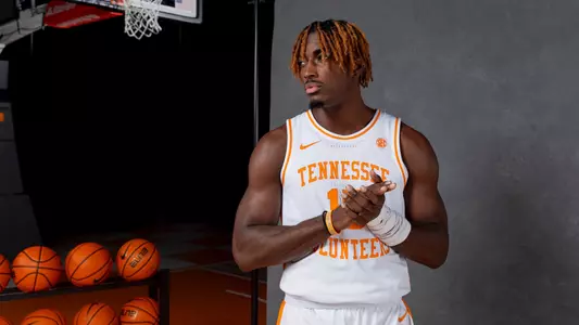 KNOXVILLE, TN - October 04, 2023 - Guard Jahmai Mashack #15 of the Tennessee Volunteers during 2023 Photo Day at the Food City Center in Knoxville, TN. Photo By Andrew Ferguson/Tennessee Athletics