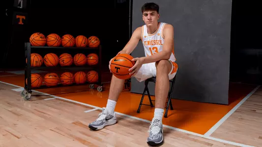 KNOXVILLE, TN - October 04, 2023 - Forward J.P. Estrella #13 of the Tennessee Volunteers during 2023 Photo Day at the Food City Center in Knoxville, TN. Photo By Andrew Ferguson/Tennessee Athletics