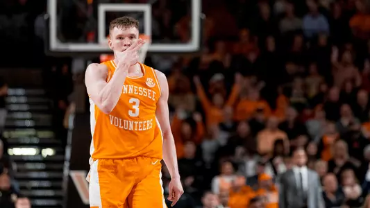 NASHVILLE, TN - January 27, 2024 - Guard Dalton Knecht #3 of the Tennessee Volunteers during the game between the Vanderbilt Commodores and the Tennessee Volunteers at Memorial Gymnasium in Nashville, TN. Photo By Andrew Ferguson/Tennessee Athletics
