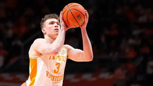 KNOXVILLE, TN - February 07, 2024 - Guard Dalton Knecht #3 of the Tennessee Volunteers during the game between the LSU Tigers and the Tennessee Volunteers at Food City Center in Knoxville, TN. Photo By Lily Jennette/Tennessee Athletics