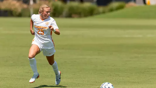 KNOXVILLE, TN - August 11, 2024 - Midfielder/Forward Skylar Miller #25 of the Tennessee Lady Volunteers during the an exhibition game between the UNC Asheville Bulldogs and the Tennessee Volunteers at Regal Soccer Stadium in Knoxville, TN. Photo By Andrew Ferguson/Tennessee Athletics