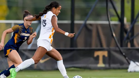 Forward Kameran Bluette #19