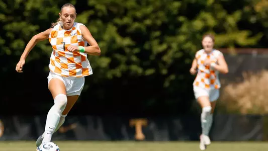 KNOXVILLE, TN - August 25, 2024 - Forward Kate Runyon #7 of the Tennessee Lady Volunteers during the game between the Lipscomb Bisons and the Tennessee Volunteers at Regal Soccer Stadium in Knoxville, TN. Photo By Kyndall Williams/Tennessee Athletics