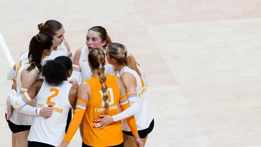 KNOXVILLE, TN - September 25, 2024 - The Tennessee Lady Volunteers during the game between the Alabama Crimson Tide and the Tennessee Lady Volunteers at Food City Center in Knoxville, TN. Photo By Ryan Beatty/Tennessee Athletics