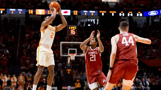 KNOXVILLE, TN - January 04, 2025 - Guard Chaz Lanier #2 of the Tennessee Volunteers during the game between the Arkansas Razorbacks and the Tennessee Volunteers at Food City Center in Knoxville, TN. Photo By Andrew Ferguson/Tennessee Athletics