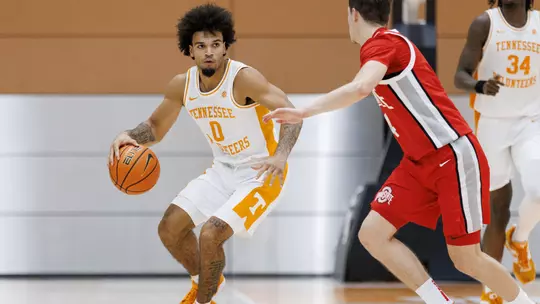 KNOXVILLE, TN - October 18, 2025 - Guard Ja’Kobi Gillespie #0 of the Tennessee Volunteers during a scrimmage between the Ohio State Buckeyes and the Tennessee Volunteers at Pratt Pavilion in Knoxville, TN. Photo By Elliot Walker/Tennessee Athletics