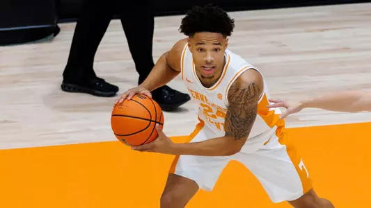 KNOXVILLE, TN - October 18, 2025 - Guard Troy Henderson #24 of the Tennessee Volunteers during a scrimmage between the Ohio State Buckeyes and the Tennessee Volunteers at Pratt Pavilion in Knoxville, TN. Photo By Elliot Walker/Tennessee Athletics