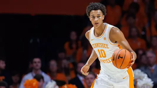 KNOXVILLE, TN - October 26, 2025 - Forward Nate Ament #10 of the Tennessee Volunteers during the game between the Duke Blue Devils and the Tennessee Volunteers at Food City Center in Knoxville, TN. Photo By Kyndall Williams/Tennessee Athletics
