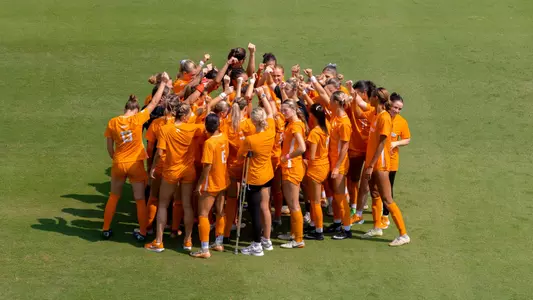 KNOXVILLE, TN - September 21, 2025 - The Tennessee Lady Volunteers during the game between the LSU Tigers and the Tennessee Volunteers at Regal Soccer Stadium in Knoxville, TN. Photo By Peyton Collimore/Tennessee Athletics