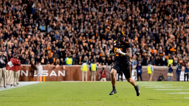 KNOXVILLE, TN - November 01, 2025 - Tight end Miles Kitselman #87 of the Tennessee Volunteers during the game between the Oklahoma Sooners and the Tennessee Volunteers at Neyland Stadium in Knoxville, TN. Photo By Andrew Ferguson/Tennessee Athletics