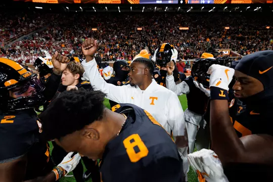 KNOXVILLE, TN - November 01, 2025 - Defensive back Jourdan Thomas #4 of the Tennessee Volunteers before the game between the Oklahoma Sooners and the Tennessee Volunteers at Neyland Stadium in Knoxville, TN. Photo By Kate Luffman/Tennessee Athletics