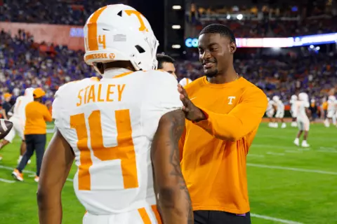 GAINESVILLE, FL - November 22, 2025 - Defensive back Jourdan Thomas #4 of the Tennessee Volunteers before the game between the Florida Gators and the Tennessee Volunteers at Ben Hill Griffin Stadium in Gainesville, FL. Photo By Kate Luffman/Tennessee Athletics