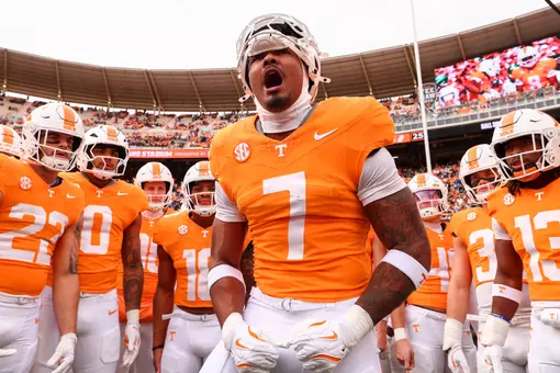 KNOXVILLE, TN - November 29, 2025 - Linebacker Arion Carter #7 of the Tennessee Volunteers during the game between the Vanderbilt Commodores and the Tennessee Volunteers at Neyland Stadium in Knoxville, TN. Photo By Andrew Ferguson/Tennessee Athletics