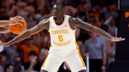 KNOXVILLE, TN - October 26, 2025 - Forward DeWayne Brown II #6 of the Tennessee Volunteers during an exhibition game between the Duke Blue Devils and the Tennessee Volunteers at Food City Center in Knoxville, TN. Photo By Andrew Ferguson/Tennessee Athletics