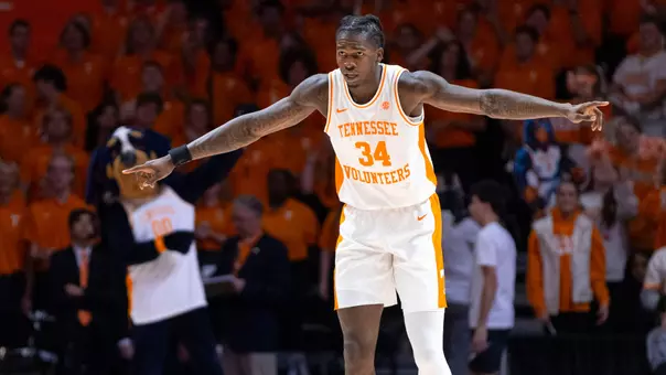 KNOXVILLE, TN - November 03, 2025 - Forward Felix Okpara #34 of the Tennessee Volunteers during the game between the Mercer Bears and the Tennessee Volunteers at Food City Center in Knoxville, TN. Photo By Drew Garrison/Tennessee Athletics