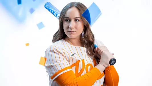 KNOXVILLE, TN - January 16, 2025 - Outfielder Alannah Leach #10 of the Tennessee Lady Volunteers portrait taken during 2025 Photo Day in Knoxville, TN. Photo By Andrew Ferguson/Tennessee Athletics