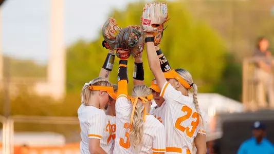 KNOXVILLE, TN - April 17, 2025 - The Tennessee Lady Volunteers during the game between the Auburn Tigers and the Tennessee Lady Volunteers at Sherri Parker Lee Stadium in Knoxville, TN. Photo By Avery Bane/Tennessee Athletics