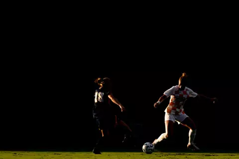 KNOXVILLE, TN - August 18, 2024 - Defender Ally Brown #18 of the Tennessee Lady Volunteers during the game between the Chattanooga Mocs and the Tennessee Volunteers at Regal Soccer Stadium in Knoxville, TN. Photo By Andrew Ferguson/Tennessee Athletics