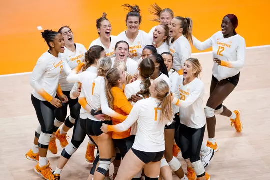 KNOXVILLE, TN - November 10, 2024 - The Tennessee Lady Volunteers during the game between the Texas A&M Aggies and the Tennessee Lady Volunteers at Thompson–Boling Arena in Knoxville, TN. Photo By Elliot Walker/Tennessee Athletics