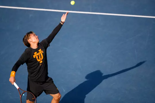 KNOXVILLE, TN - February 08, 2025 - Alex Kotzen of the Tennessee Volunteers during the game between the Elon Phoenix and the Tennessee Volunteers at Barksdale Tennis Stadium in Knoxville, TN. Photo By Elliot Walker/Tennessee Athletics