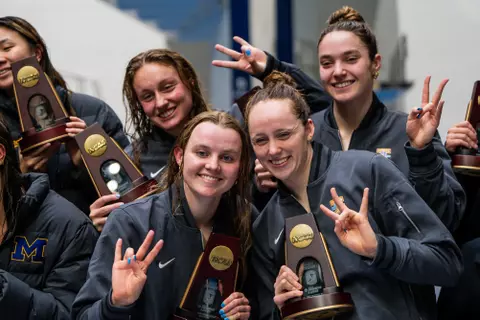 SEATTLE, WA - March 19, 2025 - Brooklyn Douthwright, Ella Jansen, Josephine Fuller, and Camille Spink of the Tennessee Volunteers during the 2025 NCAA Swimming and Diving Championship at Weyerhaeuser King County Aquatic Center in Seattle, WA. Photo By Jack Spitser