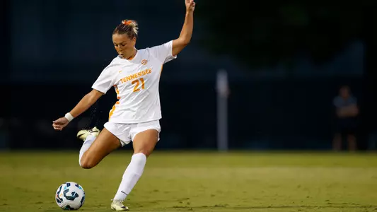 KNOXVILLE, TN - September 12, 2024 - Defender Leah Klurman #21 of the Tennessee Lady Volunteers during the game between the Memphis Tigers and the Tennessee Volunteers at Regal Soccer Stadium in Knoxville, TN. Photo By Drew Garrison/Tennessee Athletics