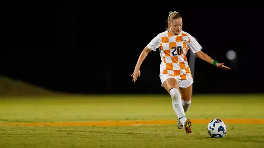 KNOXVILLE, TN - October 24, 2024 - Midfielder Mac Midgley #20 of the Tennessee Lady Volunteers during the game between the South Carolina Gamecocks and the Tennessee Volunteers at Regal Soccer Stadium in Knoxville, TN. Photo By Ryan Beatty/Tennessee Athletics