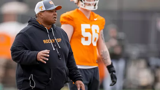 KNOXVILLE, TN - March 07, 2025 - Outside Linebacker Coach Levorn Harbin of the Tennessee Volunteers during spring practice on Haslam Field in Knoxville, TN. Photo By Andrew Ferguson/Tennessee Athletics